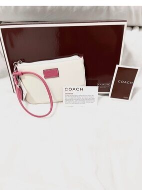 Coach RARE Collectible Hamptons Weekend White Pink Nylon Wristlet Y2K Boxed NWT
